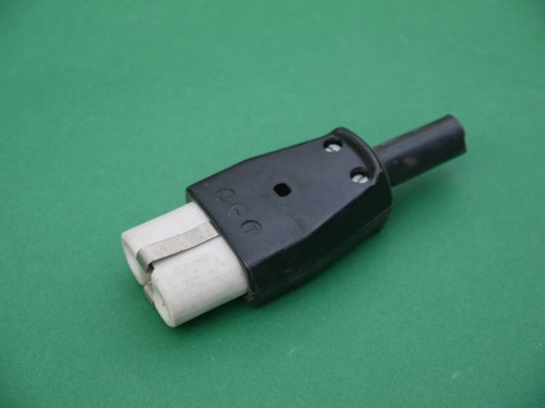 Connettore per apparecchio